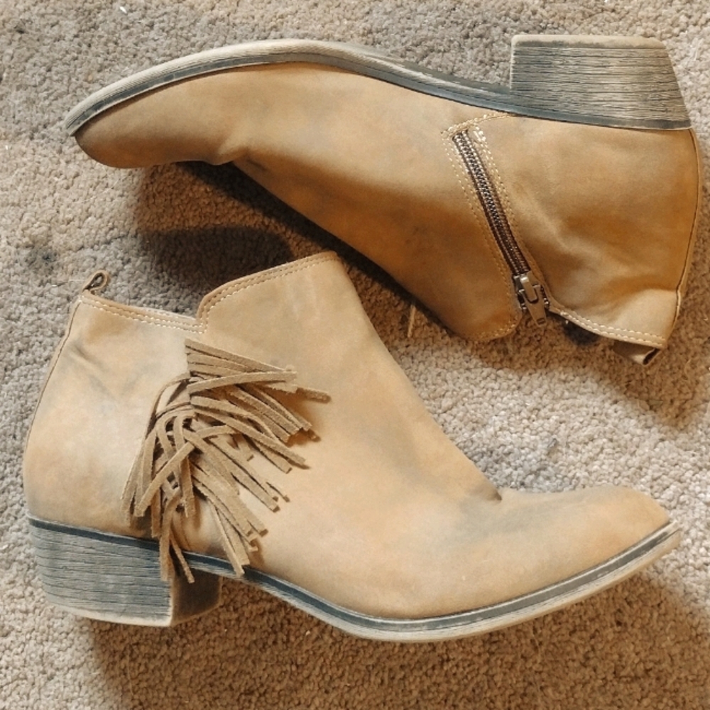 American rag ankle boots light brown w fringe
